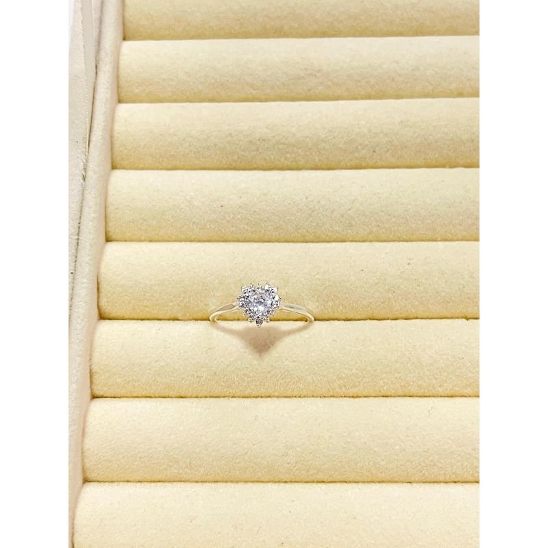 Anel com coração cravejado em prata 925