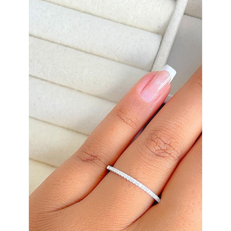 Anel meia aliança com mini zircônia em prata 925