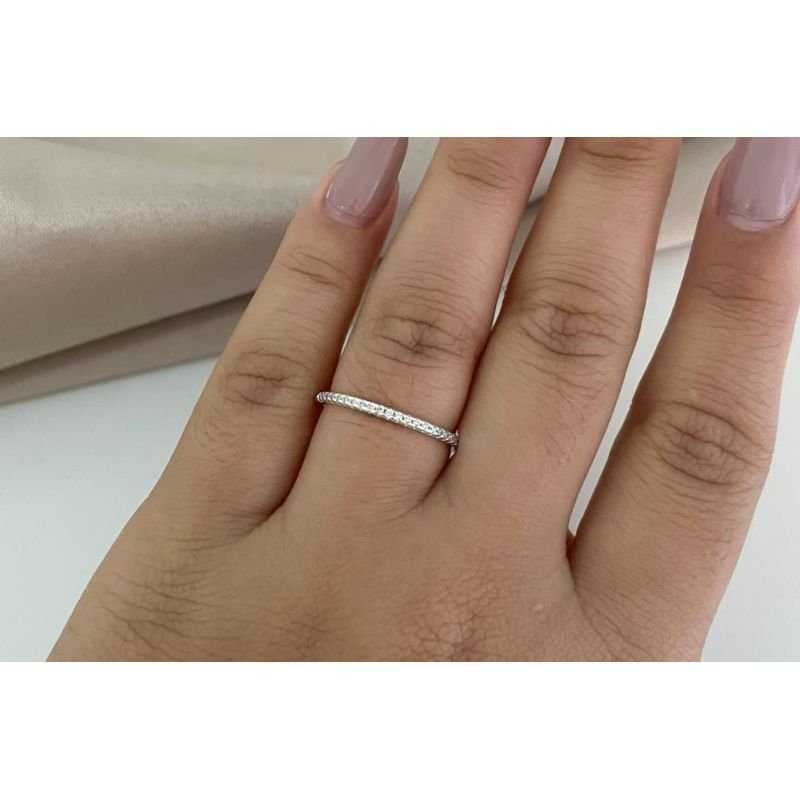 Anel meia aliança com mini zircônia em prata 925