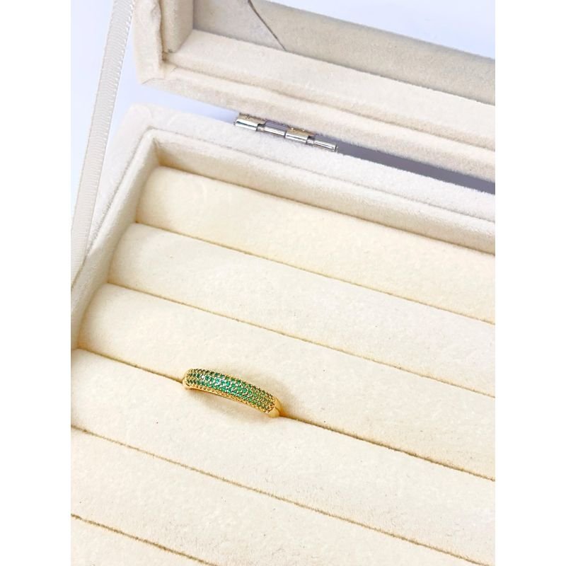 Anel meia aliança com zircônias verde banhado em ouro 18k
