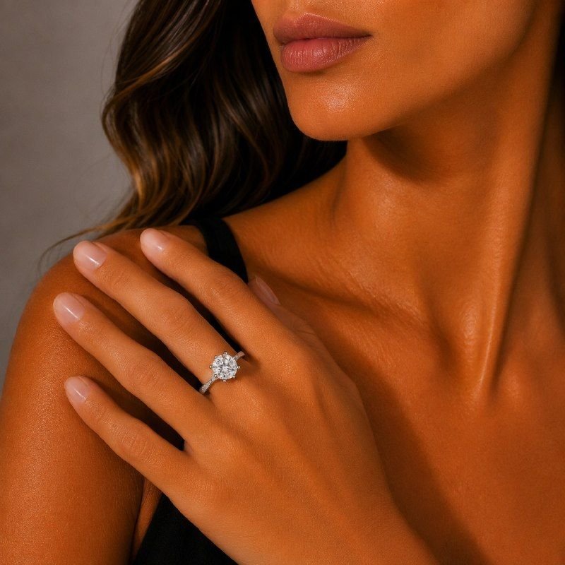 Anel Moissanite solitário 8MM com detalhe cravejado