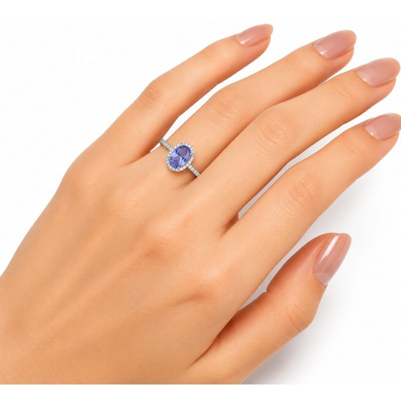 Anel zircônia oval roxa cravejada 7MM em prata 925