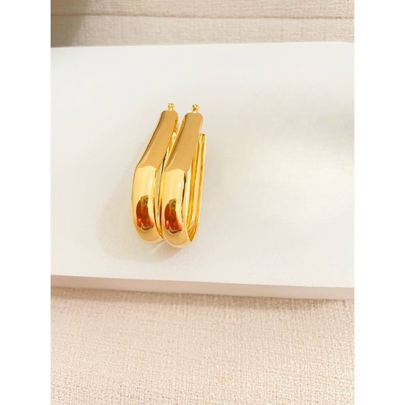 Argola grande oval com tubo largo banhada em ouro 18k