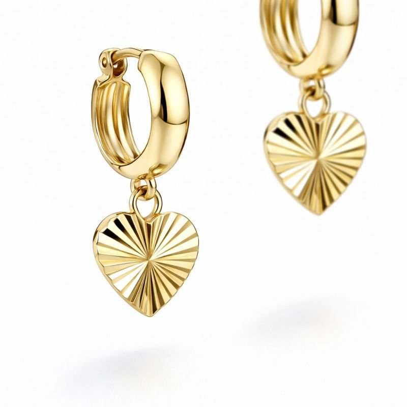 Argolinha com pingente coração texturizado banhada em ouro 18k