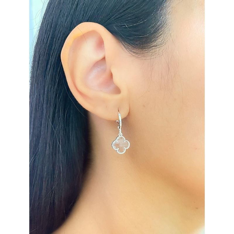 Argolinha com trevo cristal banhado em ródio branco