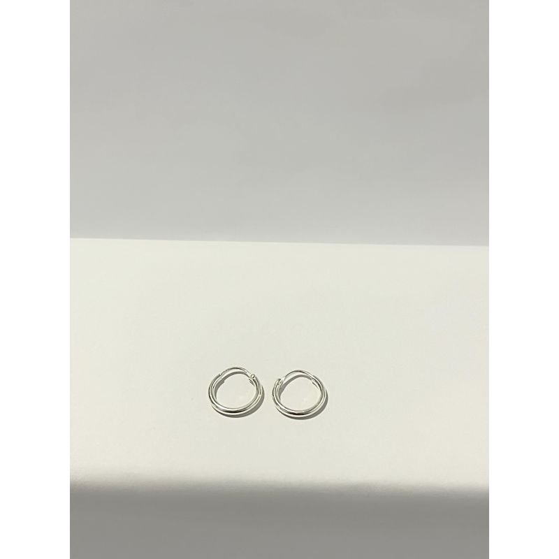Argolinha mini tubo redondo em prata 925