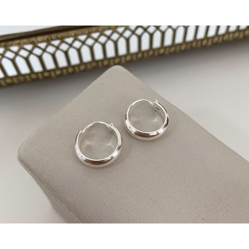 Argolinha redonda lisa M em prata 925