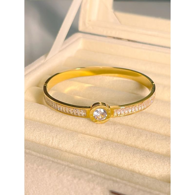 Bracelete aro cravejado com ponto de luz grande banhado em ouro 18k