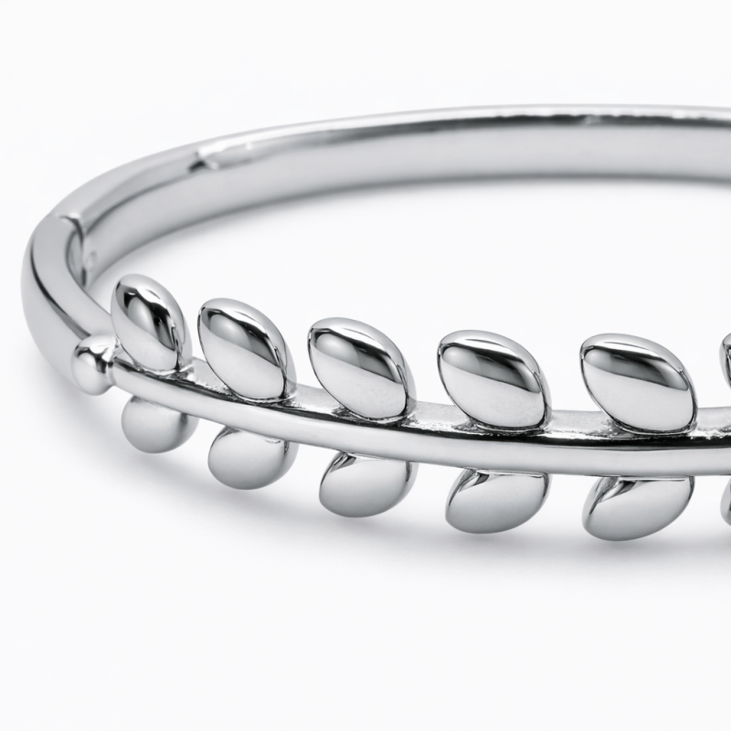 Bracelete com detalhes em folha banhado no prata