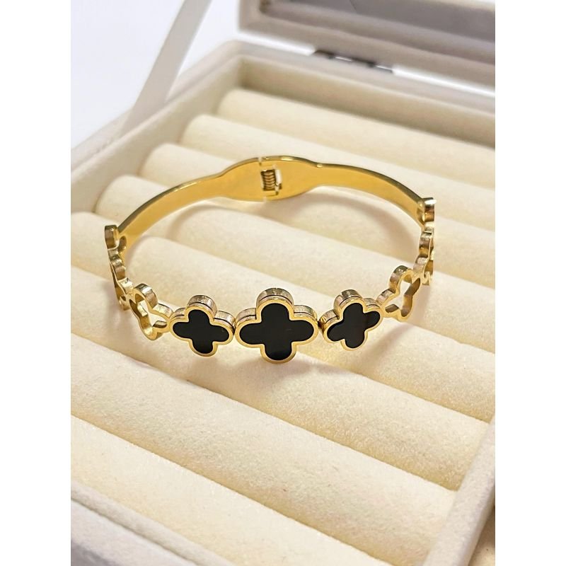 Bracelete com três trevo preto e vazados em ouro 18k