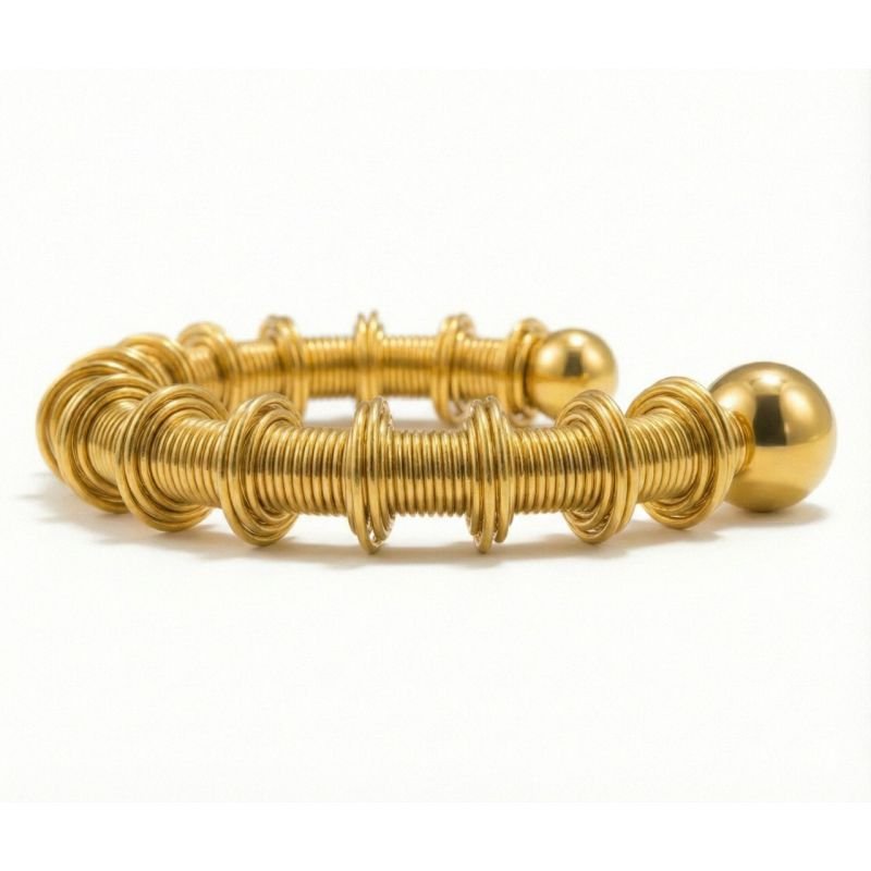 Bracelete em formato de mola banhado no ouro 18k