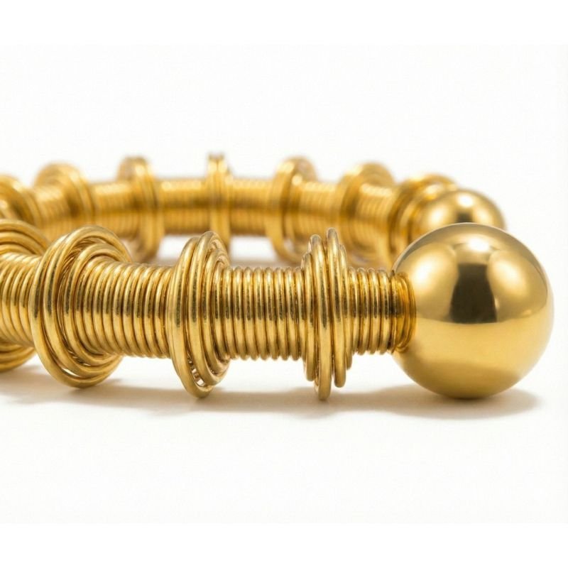 Bracelete em formato de mola banhado no ouro 18k