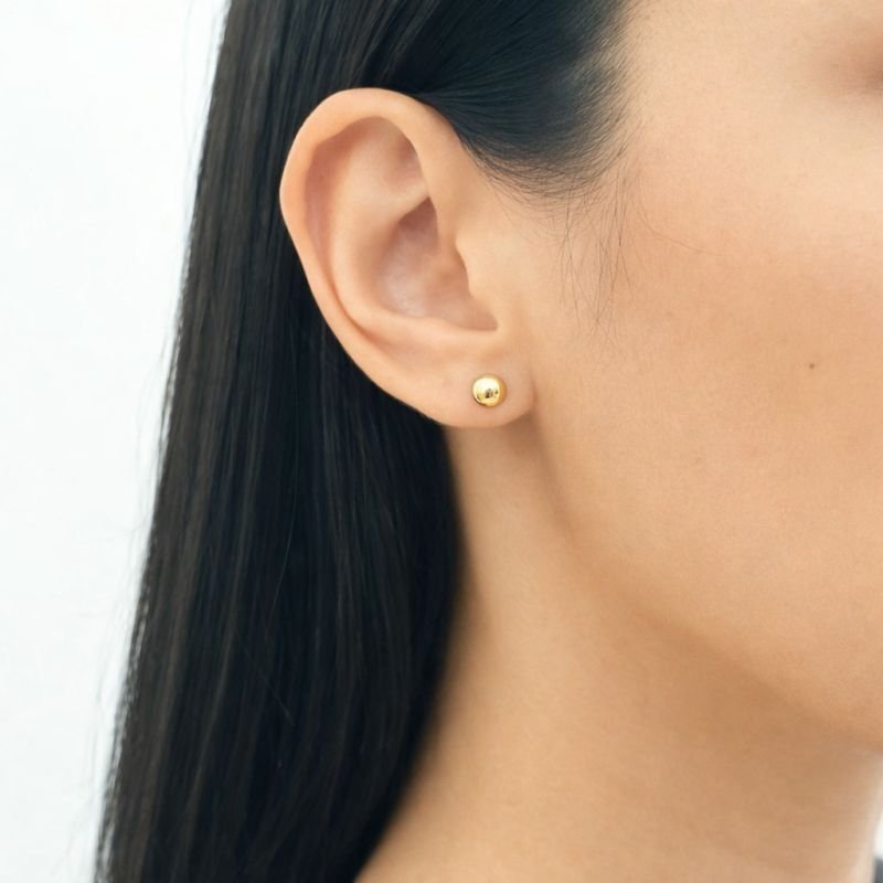Brinco bolinha pequena banhado em ouro 18k
