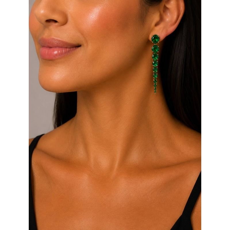 Brinco Cascata de Zircônias Esmeralda Jade Banhado em Ouro 18k