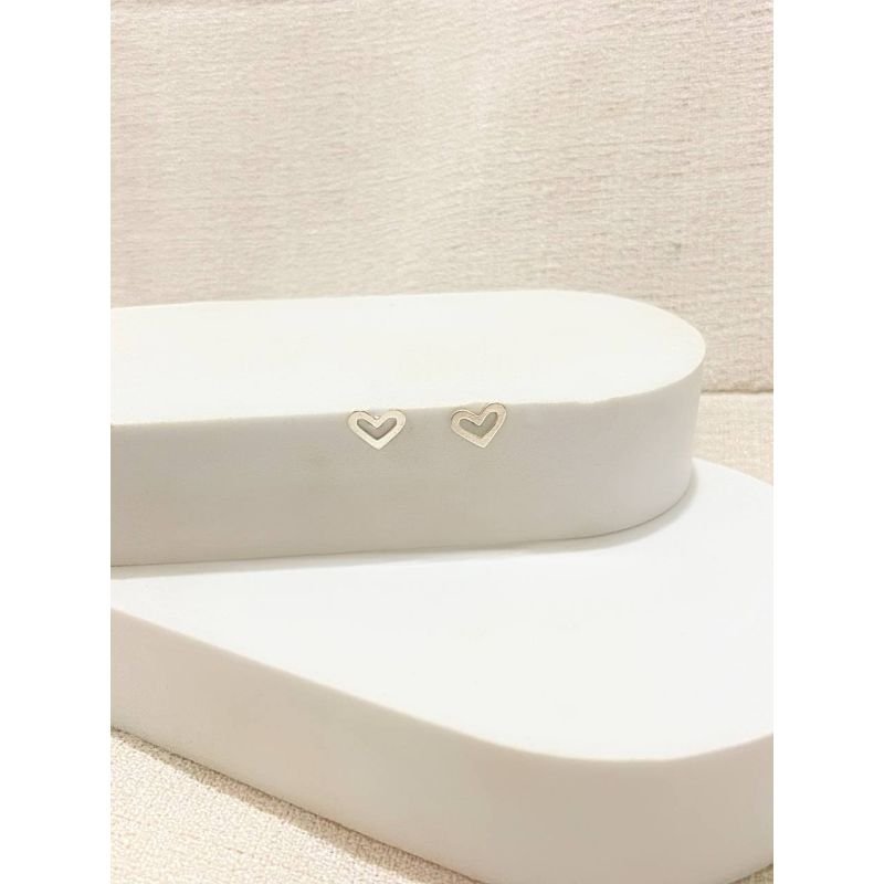 Brinco coração vazado em prata 925