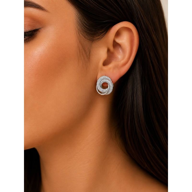 Brinco Espiral Cravejado com Microzircônias Banhado em Prata