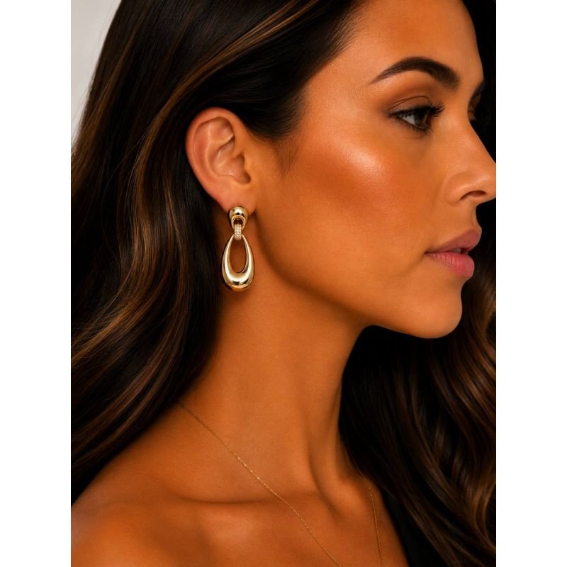 Brinco Gota Vazada com Elo Cravejado de Microzircônias Cristal Banhado em Ouro 18K