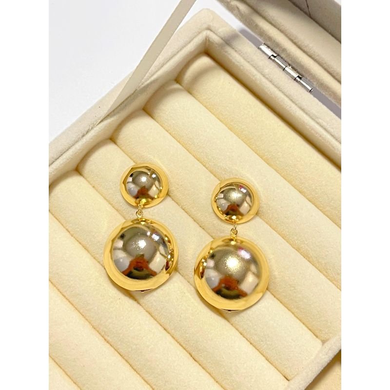 Brinco pêndulo com meia bola banhado em ouro 18k