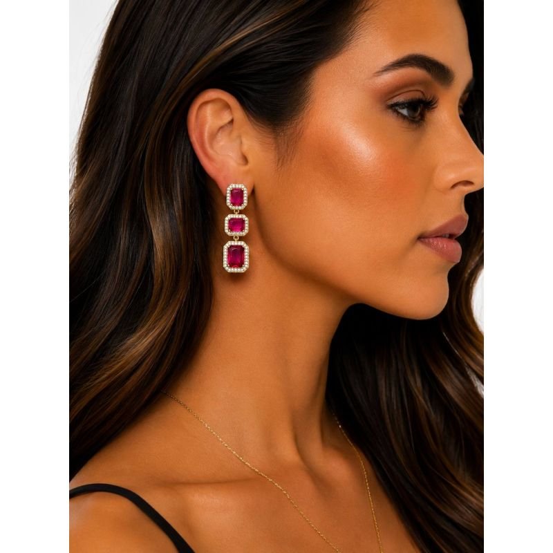 Brinco Riviera Retangular Tripla Rubi com Microzircônias Banhado em Ouro 18k
