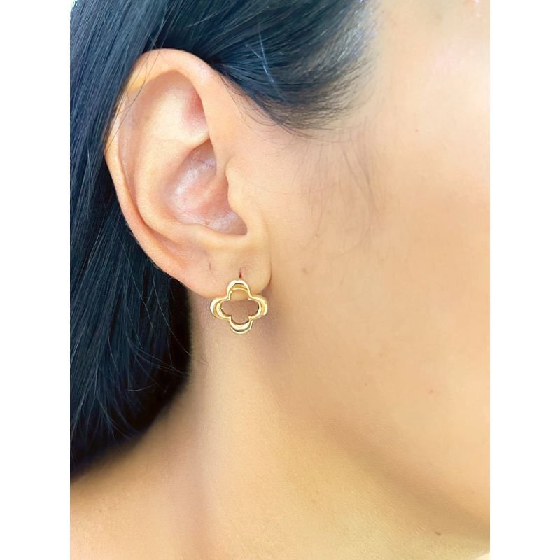 Brinco trevo vazado banhado em ouro 18k