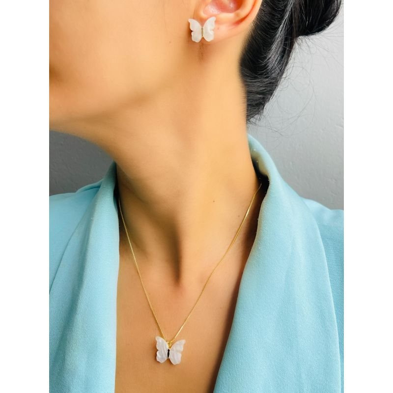 Conjunto de colar e brinco borboleta em madrepérola banhado em ouro 18k
