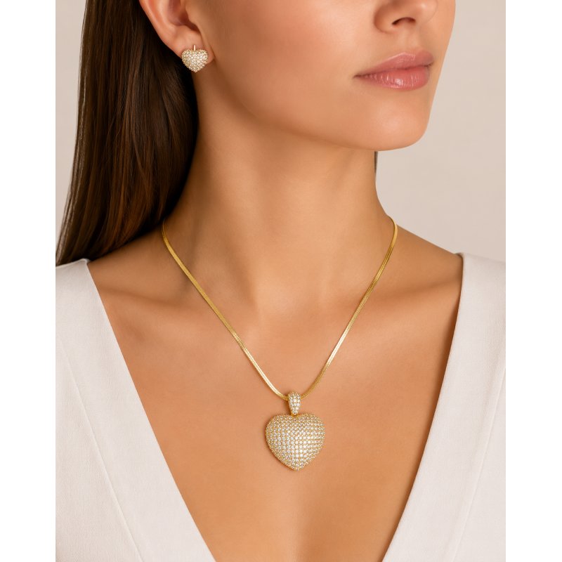 Conjunto de colar fita e brinco coração cravejado banhado em ouro 18k