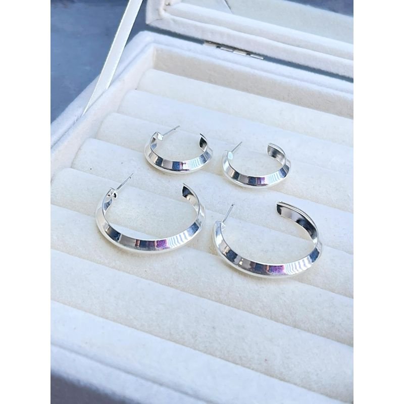 Kit de argola aro com quina banhada em ródio branco