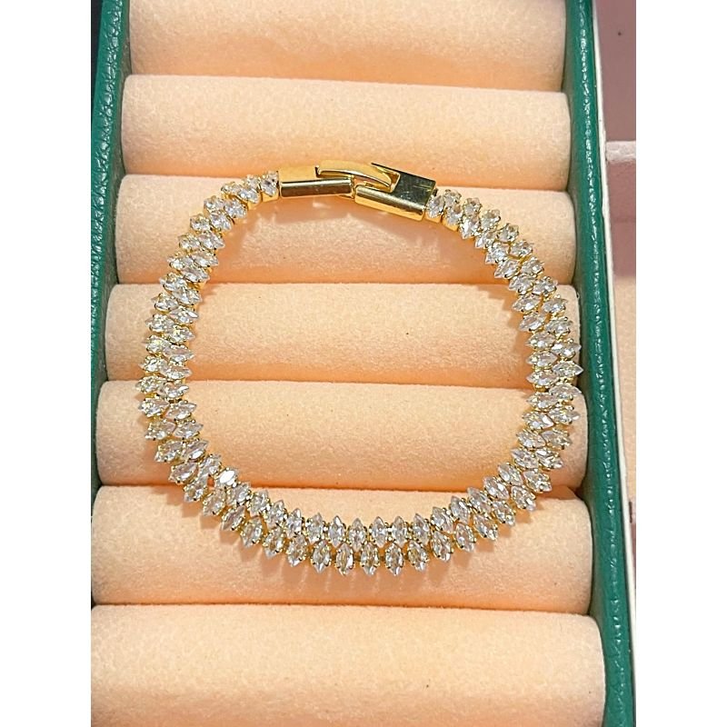 Pulseira riviera larga com zircônias ovais banhada em ouro 18k